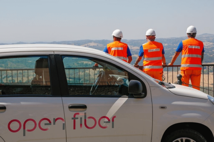 Open Fiber collega oltre 5.700 unità immobiliari ad Acquedolci con la fibra ottica FTTH e FWA