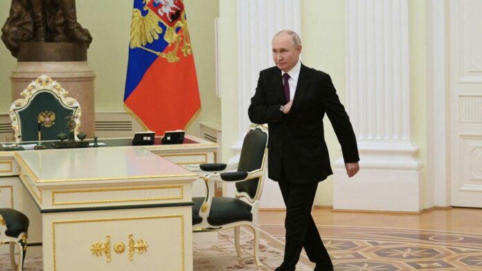 Putin intrappolato: rublo in caduta libera e calo del gas